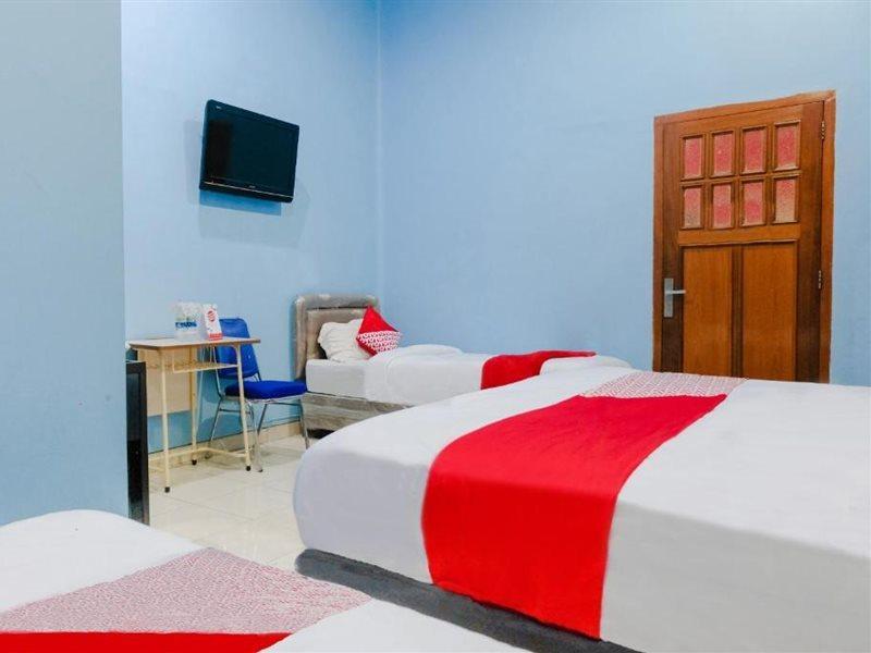 Hotel Oyo 778 Amalia 2*