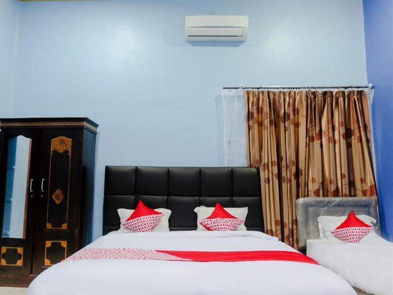 Oyo 778 Amalia Hotel