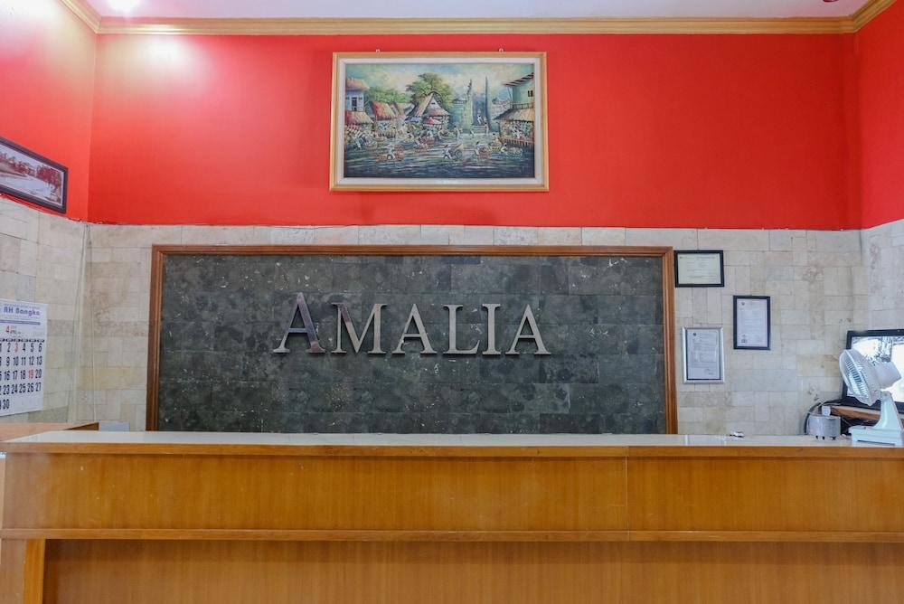 Oyo 778 Amalia Hotel