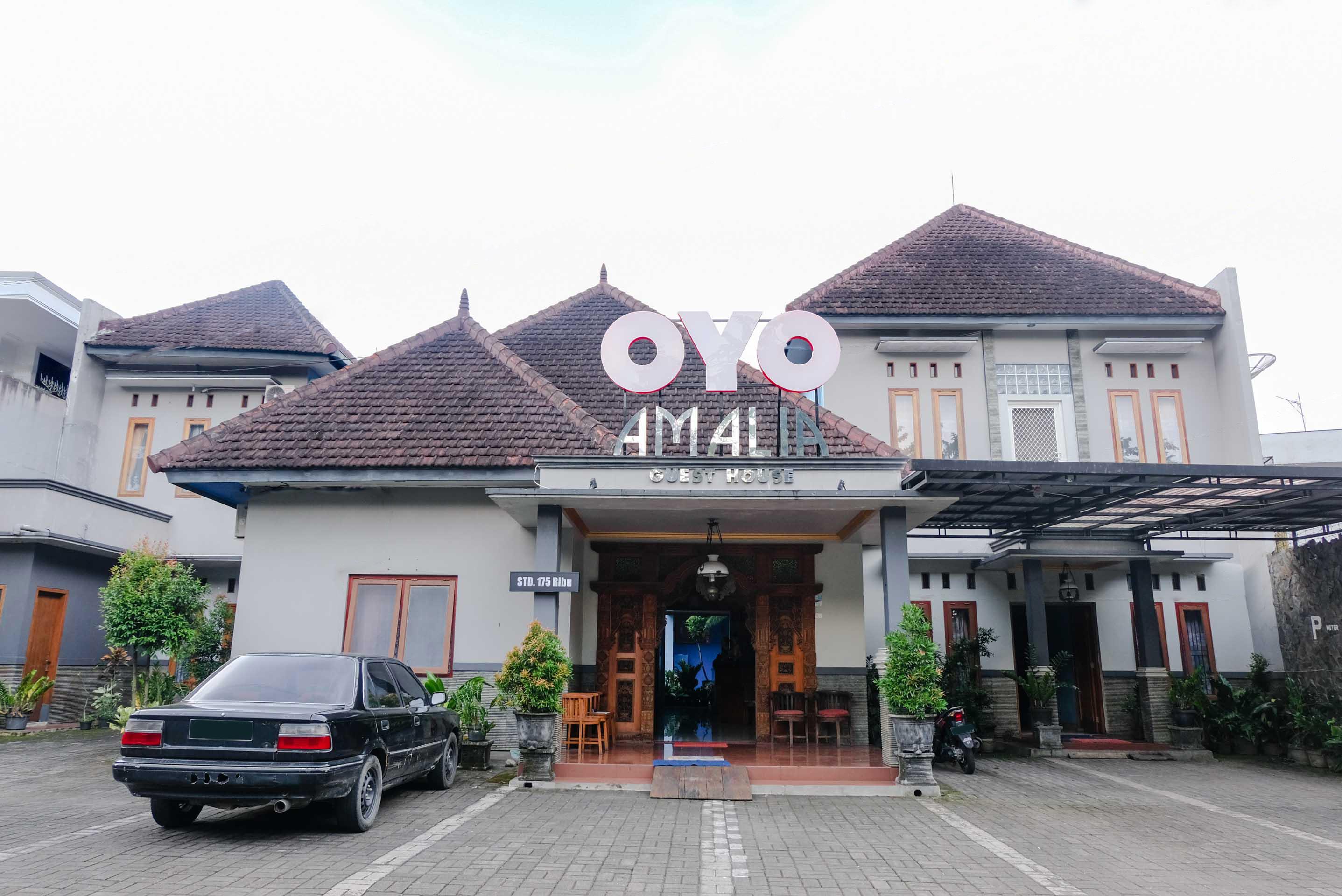 Hotel Oyo 778 Amalia 2*