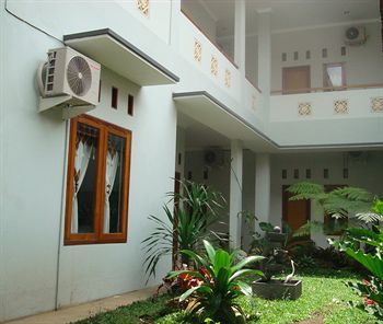 Hotel Oyo 778 Amalia 2*